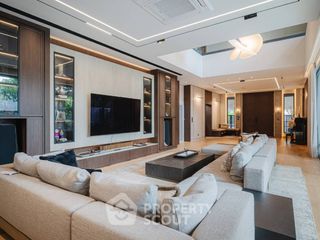 For rent and for sale 5 bedrooms condo in Wang Thonglang, Bangkok