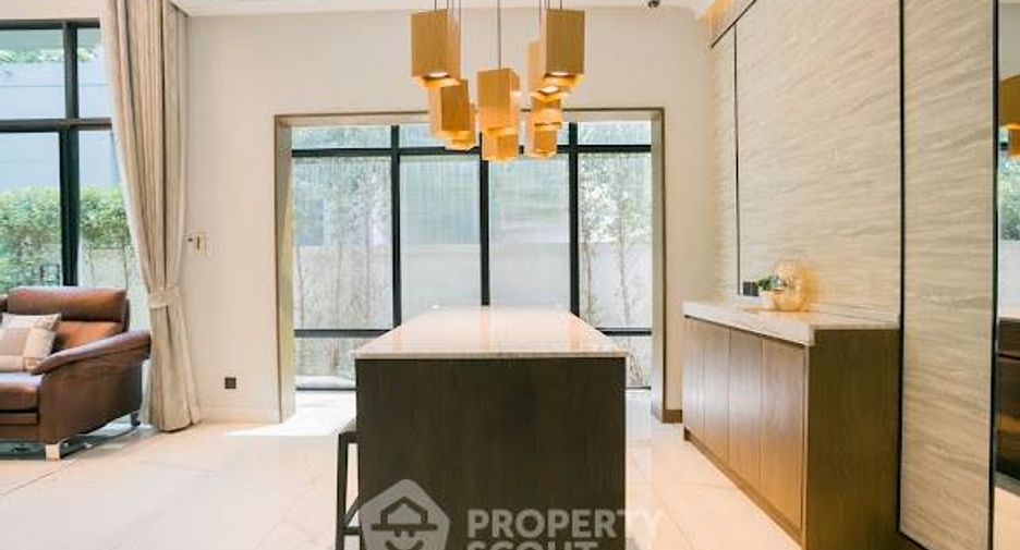 For sale 3 bedrooms house in Wang Thonglang, Bangkok