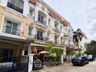 Casa adosada en venta de 3 habitaciones en Phasi Charoen, Bangkok
