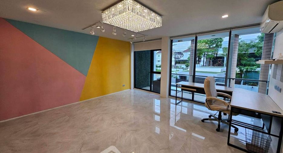 For rent and for sale 3 bedrooms townhouse in Lat Phrao, Bangkok