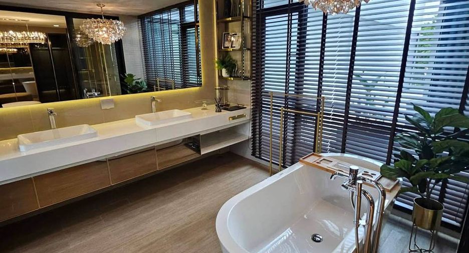 For rent and for sale 3 bedrooms townhouse in Lat Phrao, Bangkok