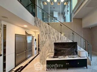 Condo en venta de 3 habitaciones en Yan Nawa, Bangkok