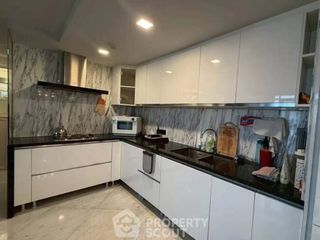 Condo en venta de 3 habitaciones en Yan Nawa, Bangkok