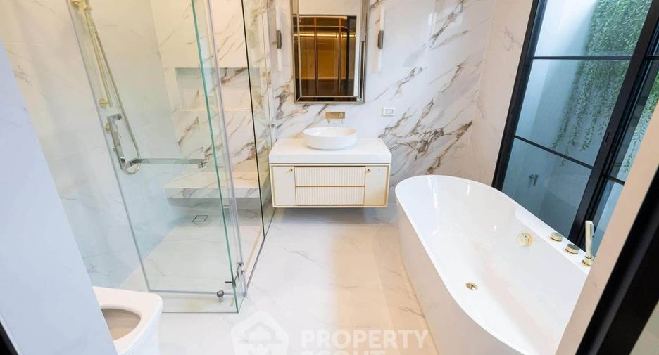 Casa en venta de 4 habitaciones en Saphan Sung, Bangkok