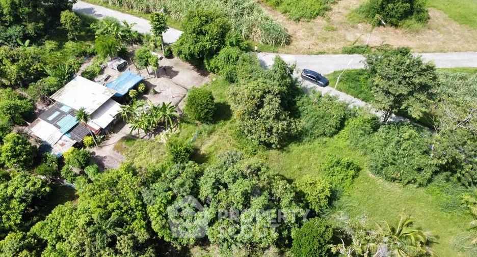 À vendre 1 chambre maison à Ban Bueng, Chonburi