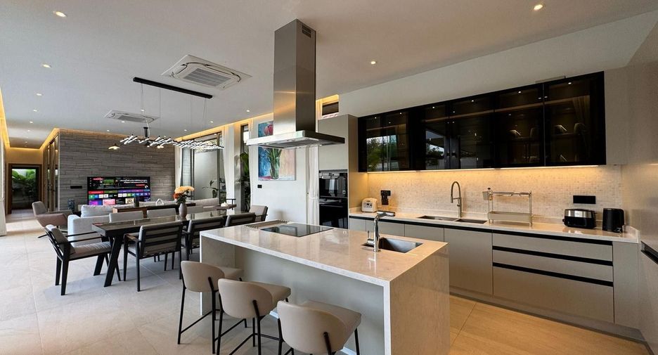 For rent 4 bedrooms villa in Mueang Phuket, Phuket