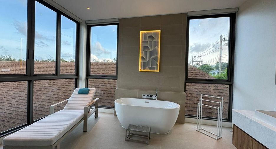 For rent 4 bedrooms villa in Mueang Phuket, Phuket