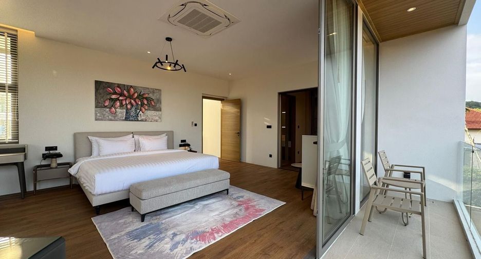 For rent 4 bedrooms villa in Mueang Phuket, Phuket