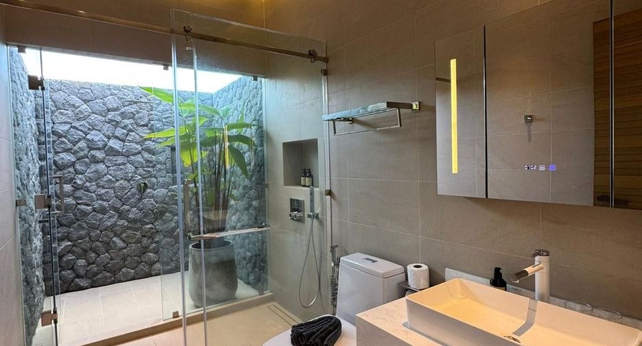 For rent 4 bedrooms villa in Mueang Phuket, Phuket