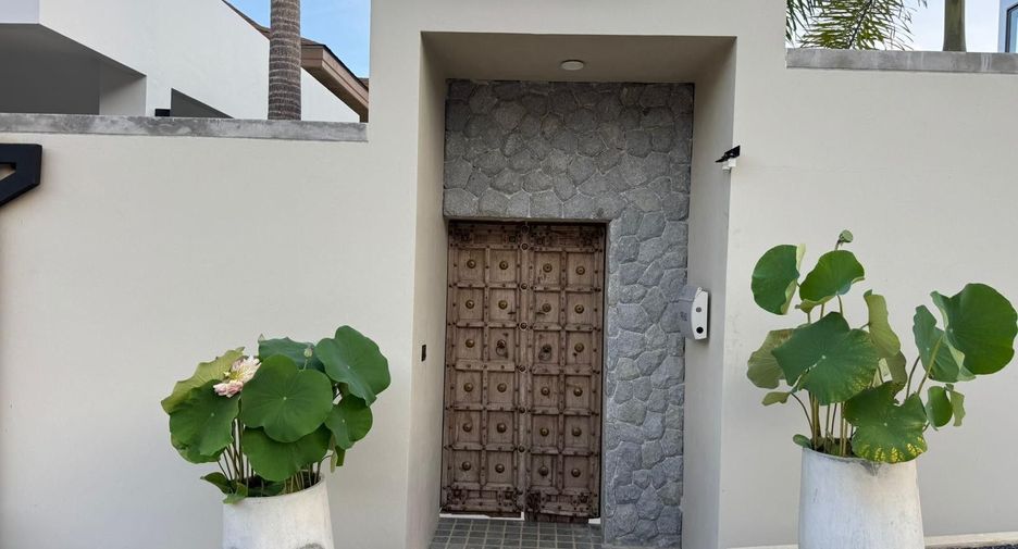 For rent 4 bedrooms villa in Mueang Phuket, Phuket