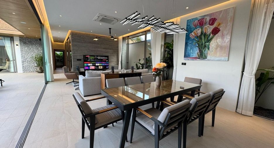 For rent 4 bedrooms villa in Mueang Phuket, Phuket