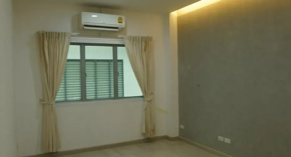 For sale 3 bedrooms retail Space in Mueang Chiang Mai, Chiang Mai