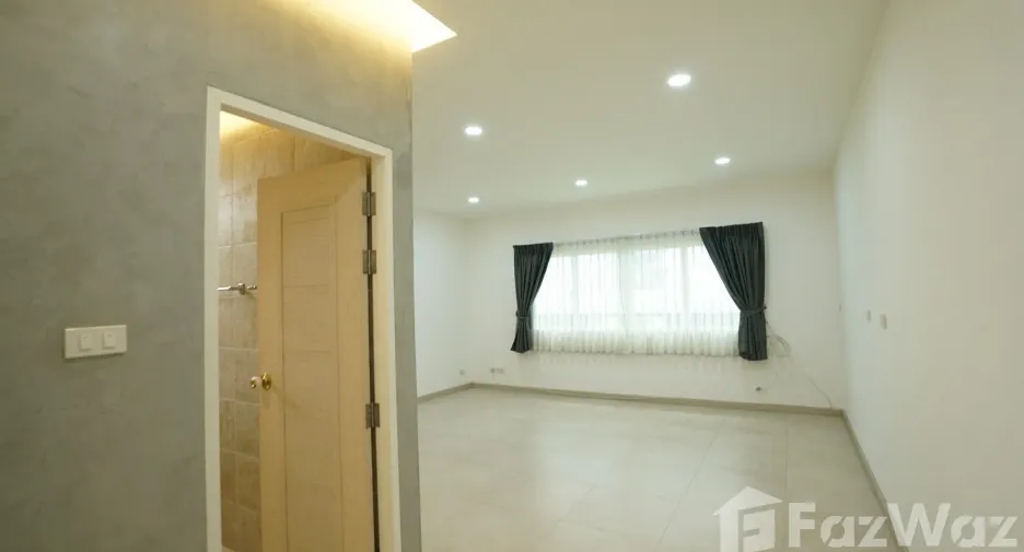 For sale 3 bedrooms retail Space in Mueang Chiang Mai, Chiang Mai