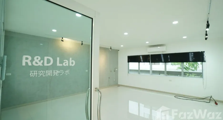 For sale 3 bedrooms retail Space in Mueang Chiang Mai, Chiang Mai