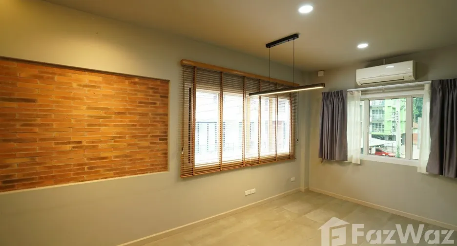 For sale 3 bedrooms retail Space in Mueang Chiang Mai, Chiang Mai