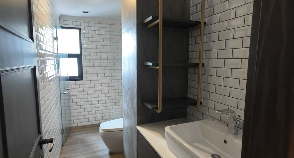 À vendre 2 chambres condo à Bang Na, Bangkok