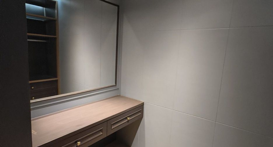 À vendre 2 chambres condo à Bang Na, Bangkok