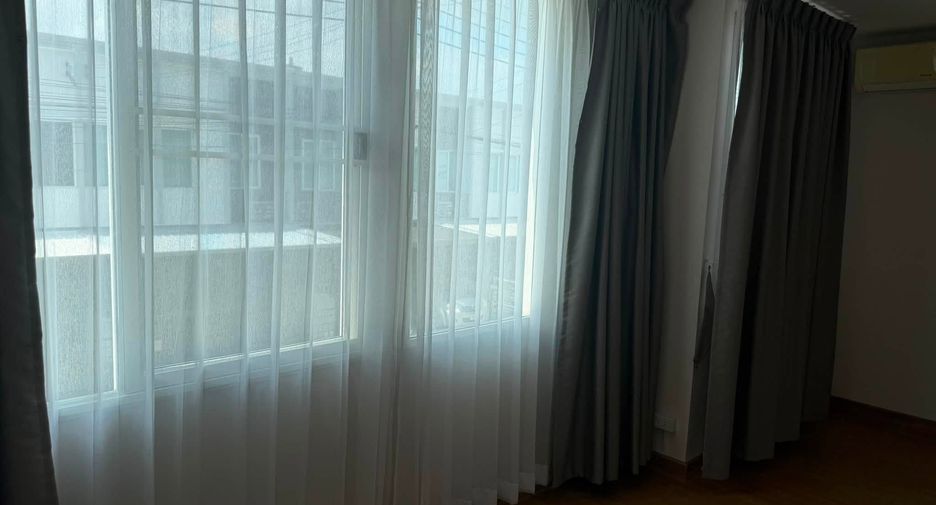 Casa adosada en venta de 3 habitaciones en Min Buri, Bangkok