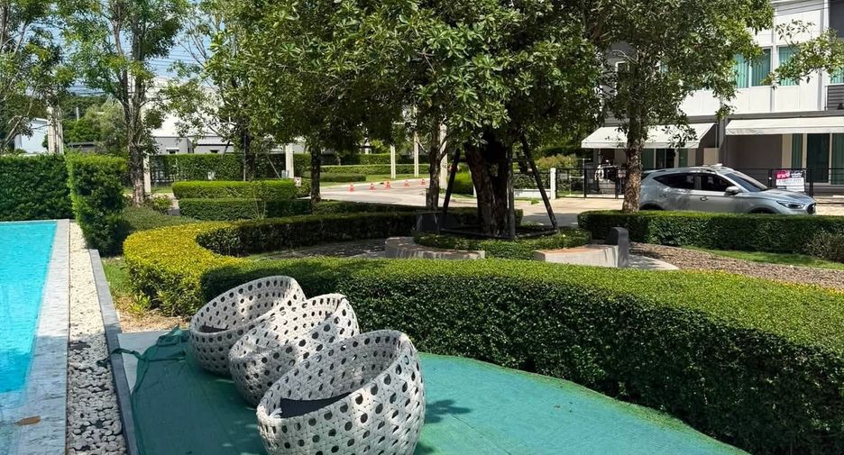 Casa adosada en venta de 3 habitaciones en Min Buri, Bangkok