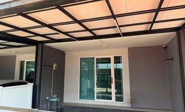 Casa adosada en venta de 3 habitaciones en Min Buri, Bangkok