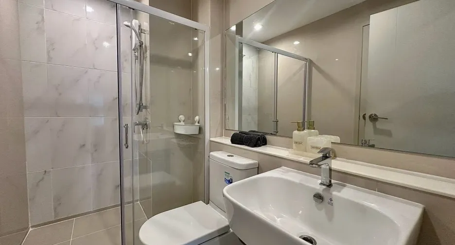 For sale 2 bedrooms condo in Mueang Samut Prakan, Samut Prakan