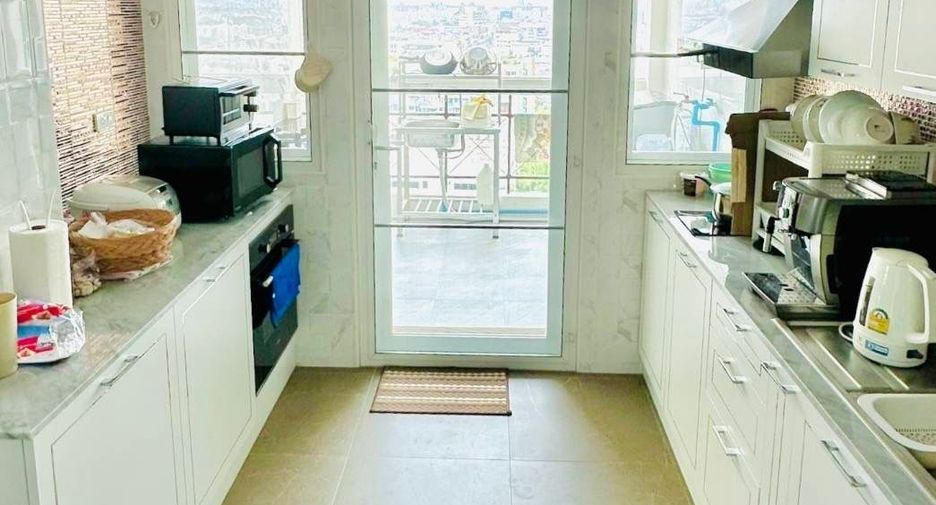 For sale 3 bedrooms condo in Suan Luang, Bangkok
