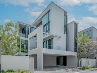 Casa en alquiler de 4 habitaciones en Saphan Sung, Bangkok