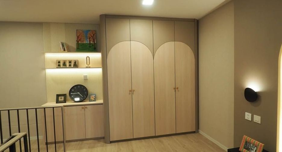 Casa en alquiler de 4 habitaciones en Saphan Sung, Bangkok