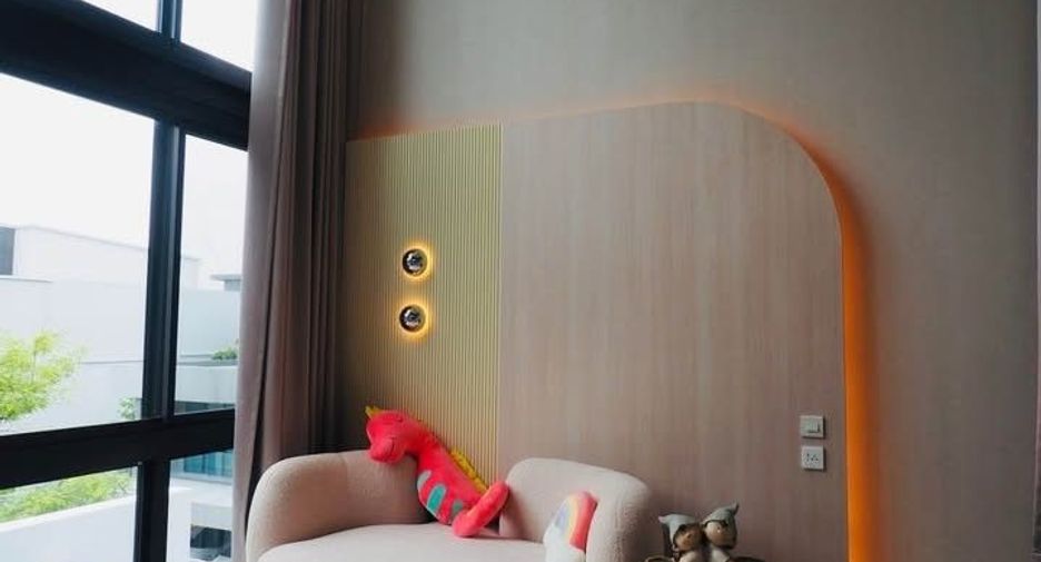 Casa en alquiler de 4 habitaciones en Saphan Sung, Bangkok