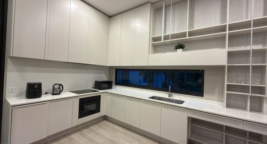 Casa en alquiler de 4 habitaciones en Saphan Sung, Bangkok