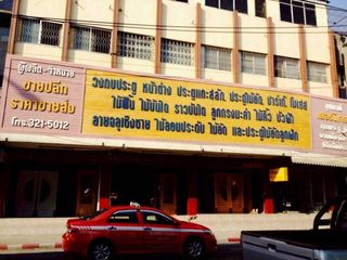 Local comercial en venta y en alquiler de 4 habitaciones en Suan Luang, Bangkok