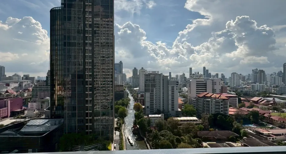 For rent 2 bedrooms condo in Watthana, Bangkok