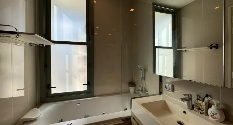 For rent 2 bedrooms condo in Watthana, Bangkok