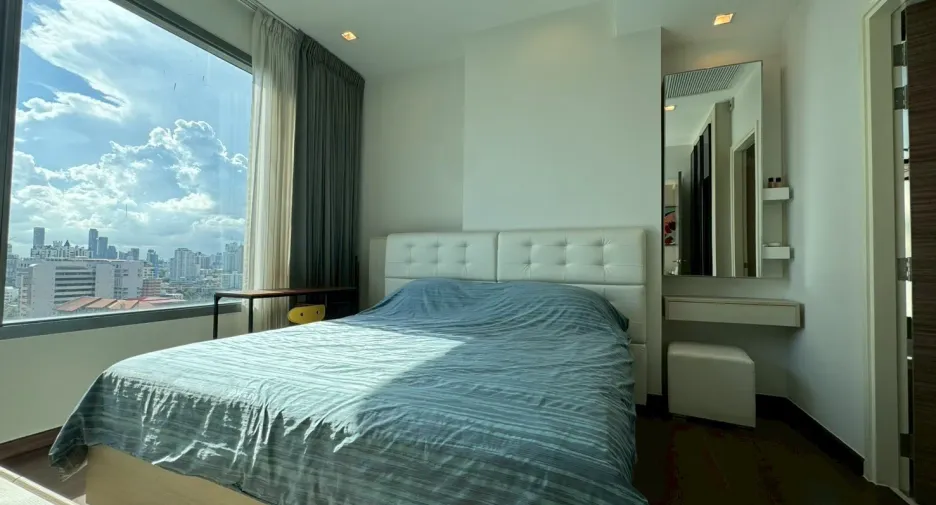 For rent 2 bedrooms condo in Watthana, Bangkok