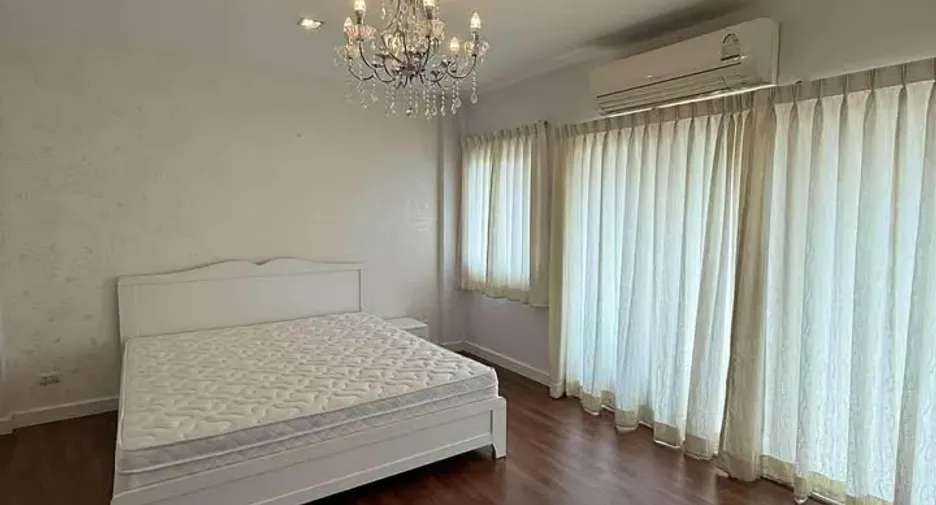 Casa en alquiler de 3 habitaciones en Phasi Charoen, Bangkok