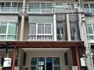 Casa en alquiler de 3 habitaciones en Phasi Charoen, Bangkok