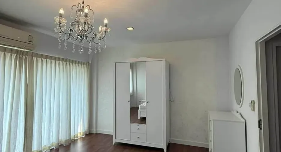 Casa en alquiler de 3 habitaciones en Phasi Charoen, Bangkok