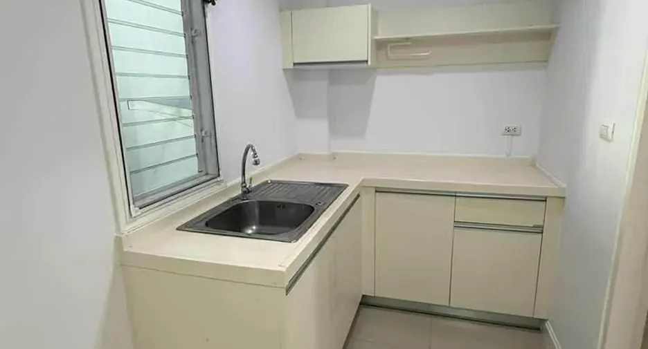 Casa en alquiler de 3 habitaciones en Phasi Charoen, Bangkok