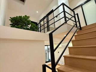 Casa adosada en venta de 3 habitaciones en Huai Khwang, Bangkok