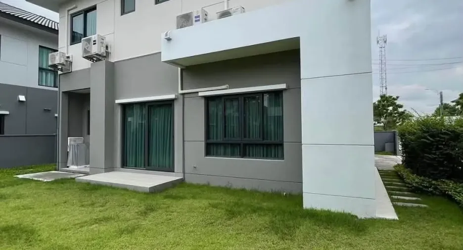 For sale 4 bedrooms house in Don Mueang, Bangkok