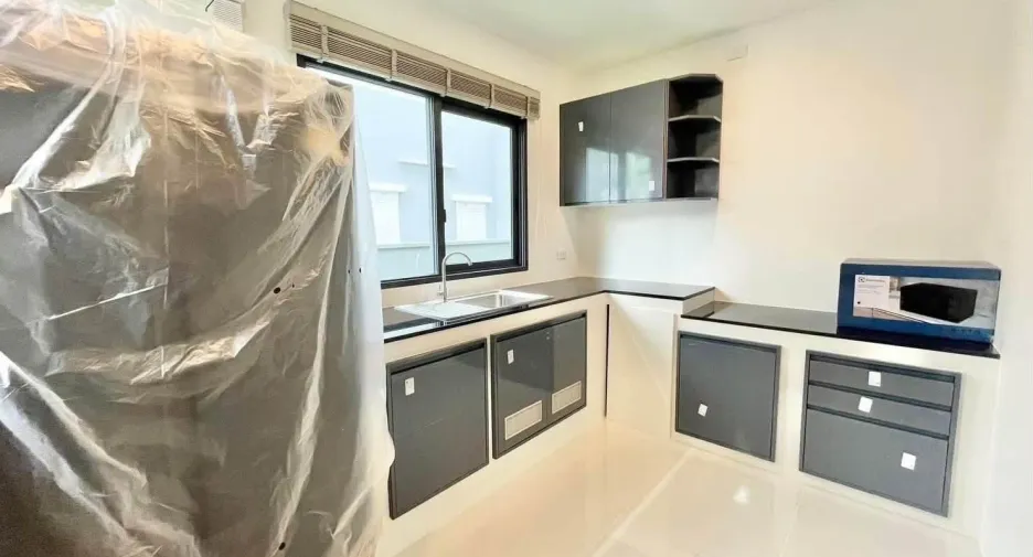 For sale 4 bedrooms house in Don Mueang, Bangkok
