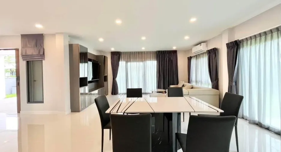 For sale 4 bedrooms house in Don Mueang, Bangkok