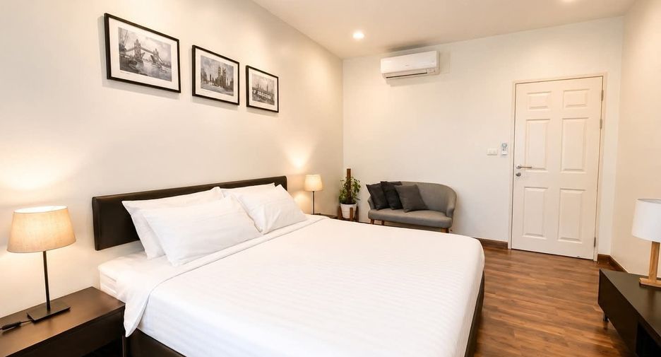 For rent 2 bedrooms condo in Ratchathewi, Bangkok