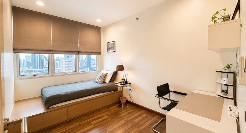 For rent 2 bedrooms condo in Ratchathewi, Bangkok