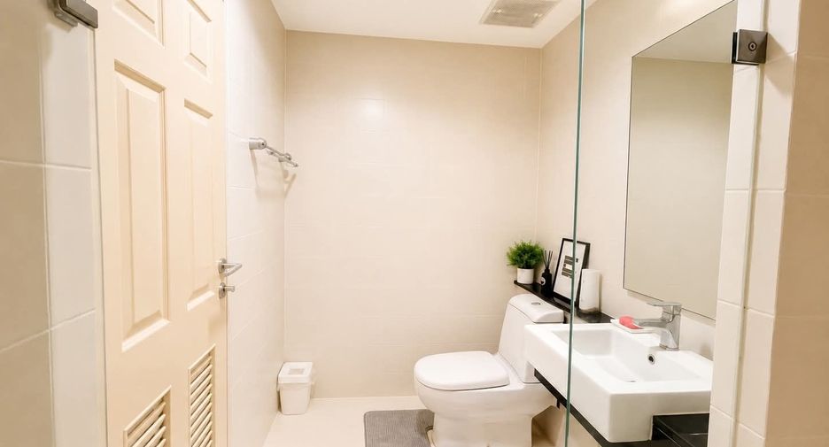 For rent 2 bedrooms condo in Ratchathewi, Bangkok