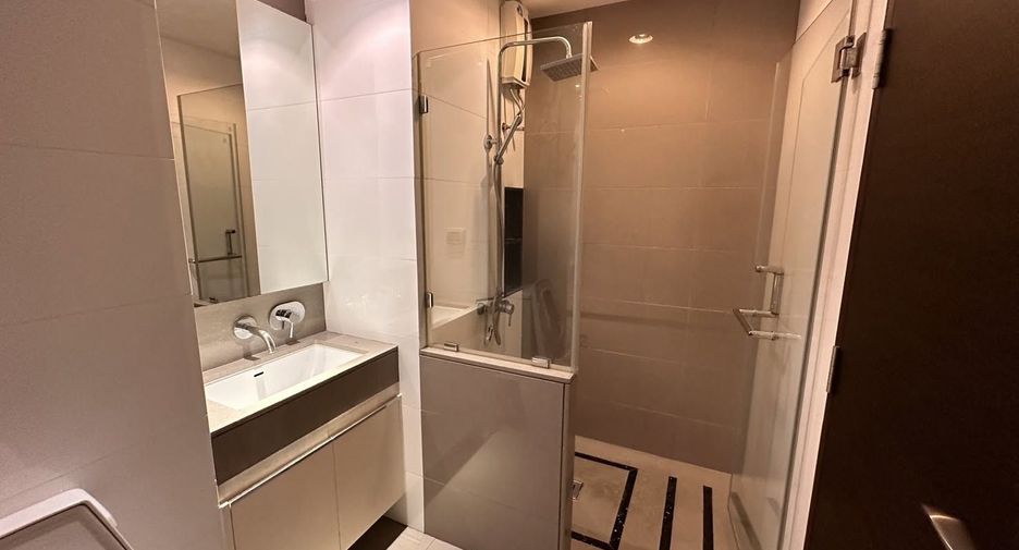 For sale 2 ベッドルーム condo in Pathum Wan, Bangkok