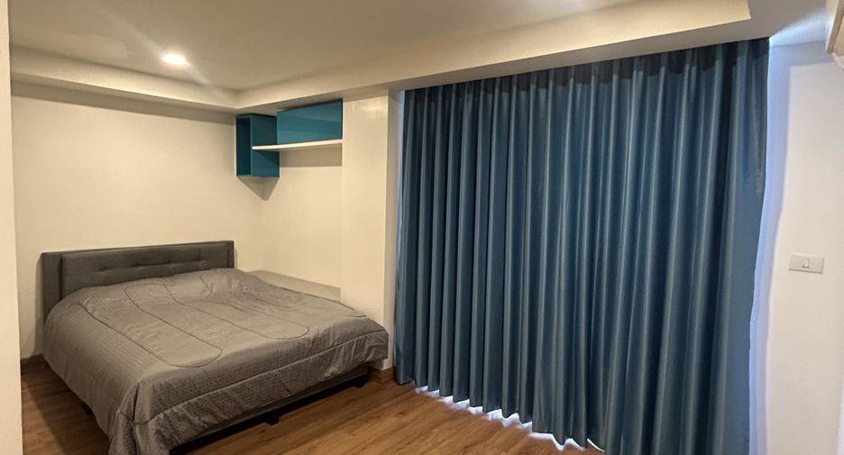 For rent 3 bedrooms condo in Watthana, Bangkok