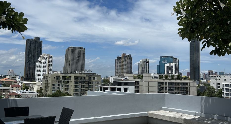 For rent 3 bedrooms condo in Watthana, Bangkok