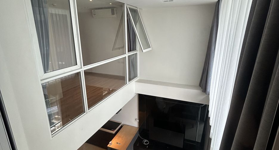 For rent 3 bedrooms condo in Watthana, Bangkok