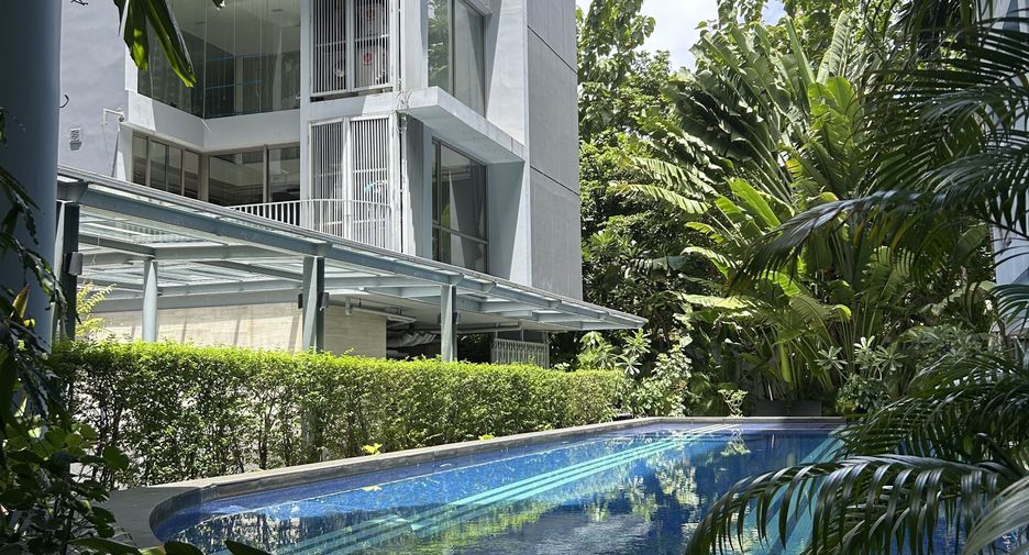 For rent 3 bedrooms condo in Watthana, Bangkok